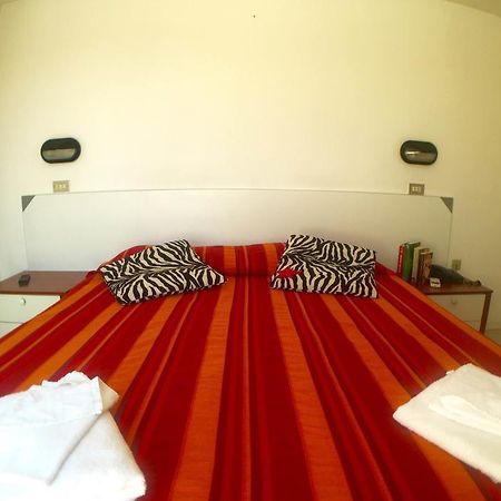 Hotel Mehari Риччоне Экстерьер фото