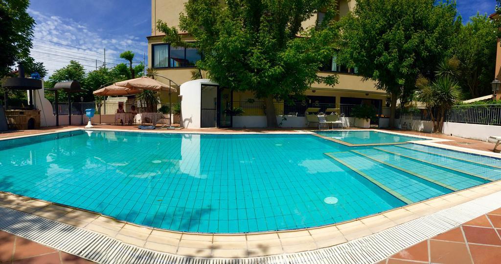 Hotel Mehari Риччоне Экстерьер фото