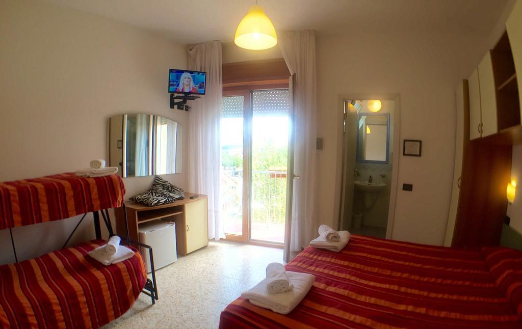 Hotel Mehari Риччоне Номер фото