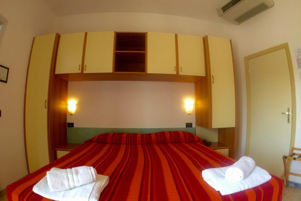 Hotel Mehari Риччоне Номер фото