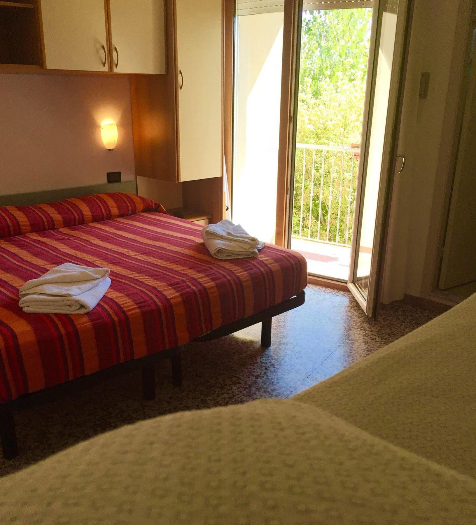 Hotel Mehari Риччоне Экстерьер фото