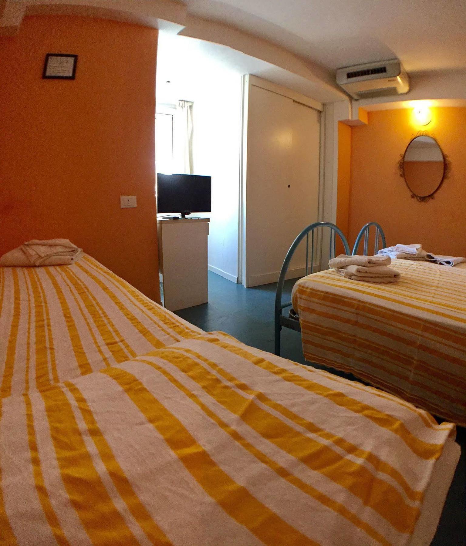 Hotel Mehari Риччоне Экстерьер фото