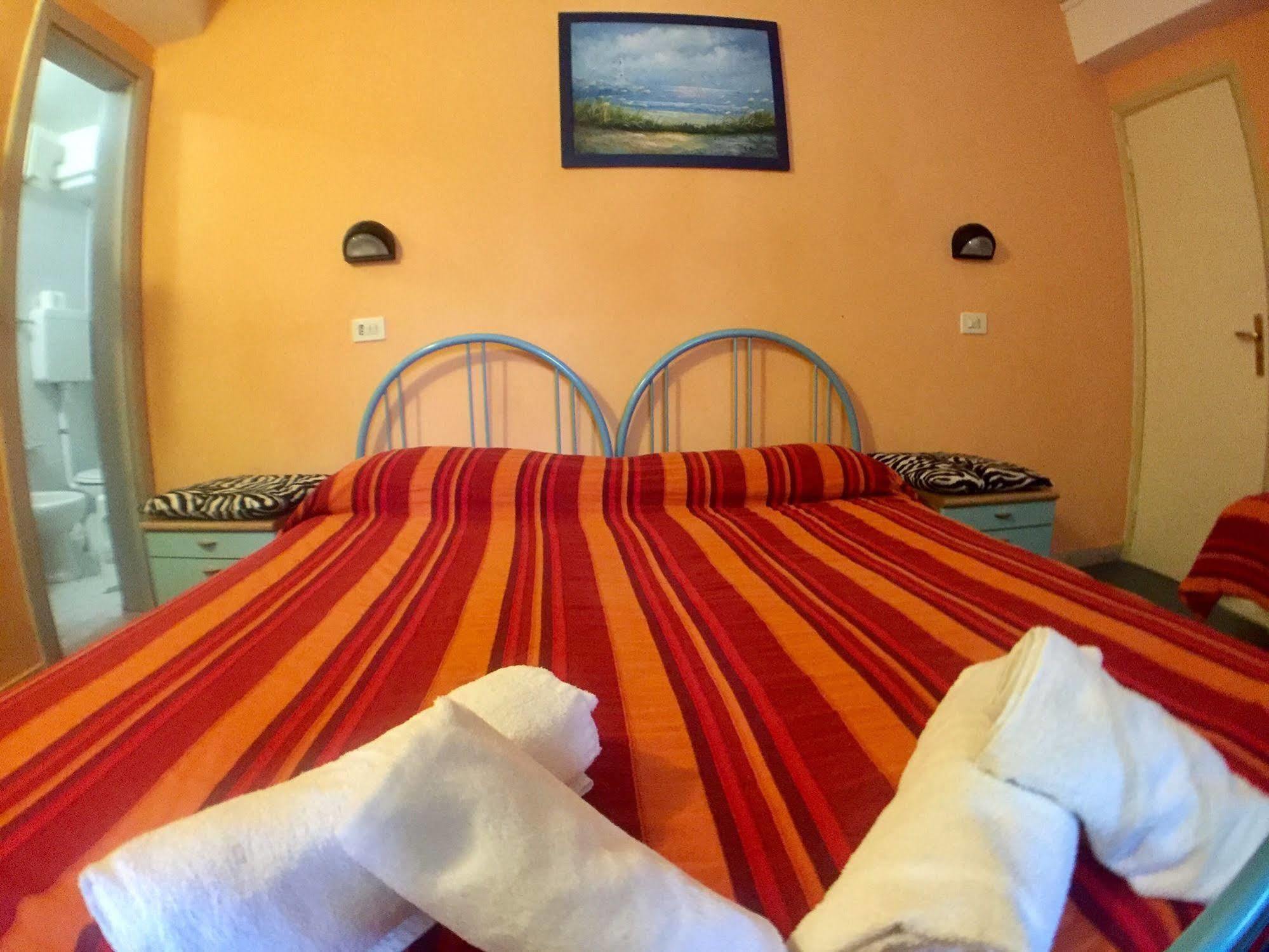 Hotel Mehari Риччоне Экстерьер фото