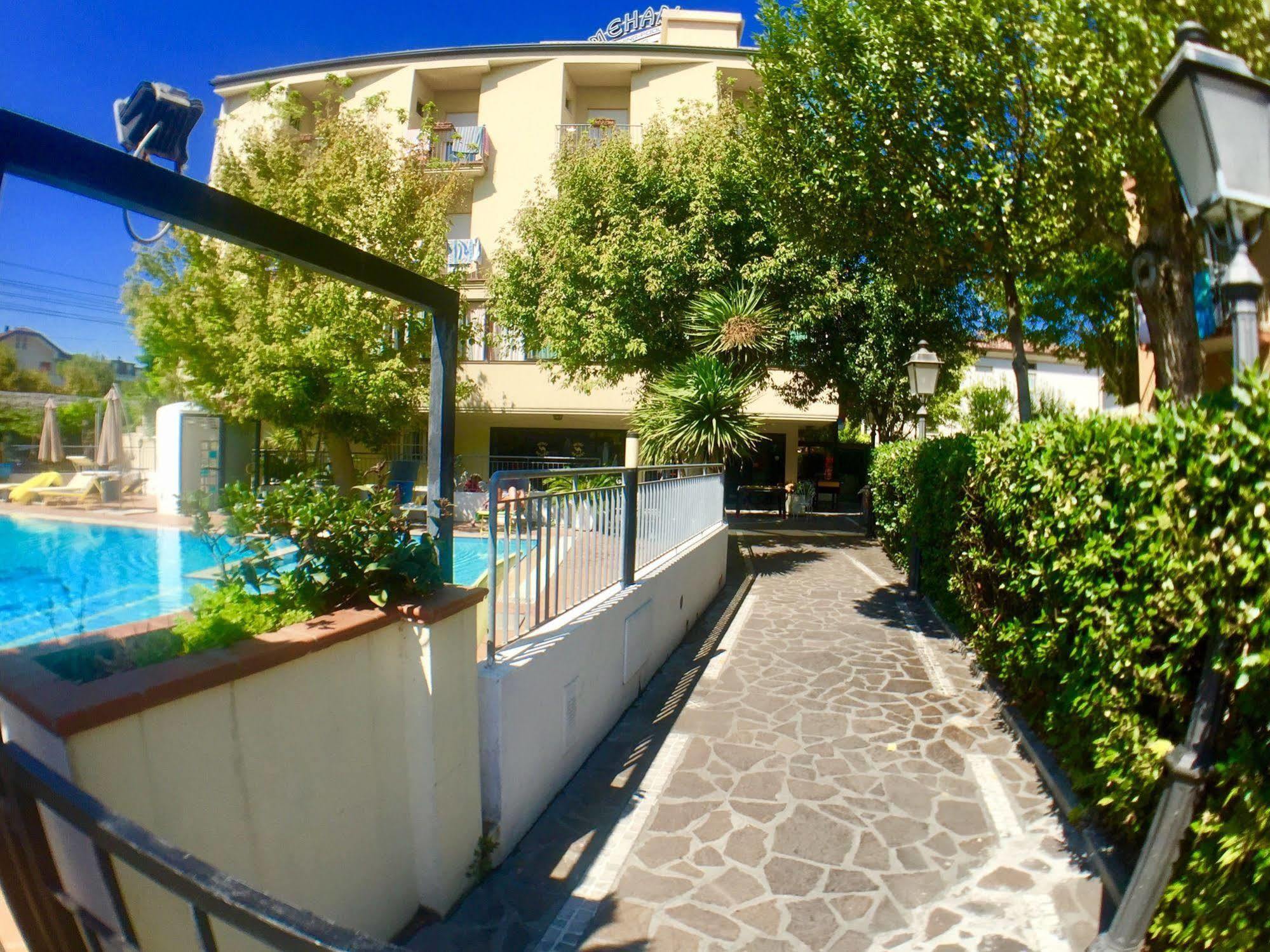Hotel Mehari Риччоне Экстерьер фото
