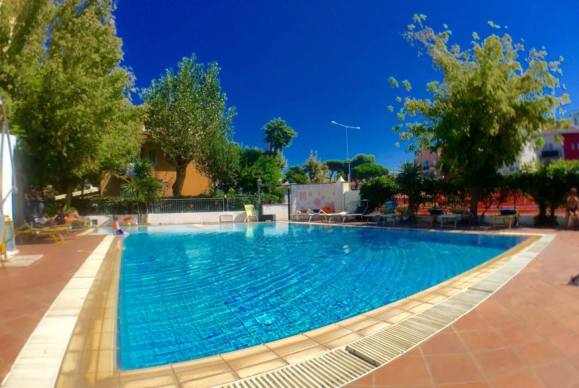 Hotel Mehari Риччоне Экстерьер фото